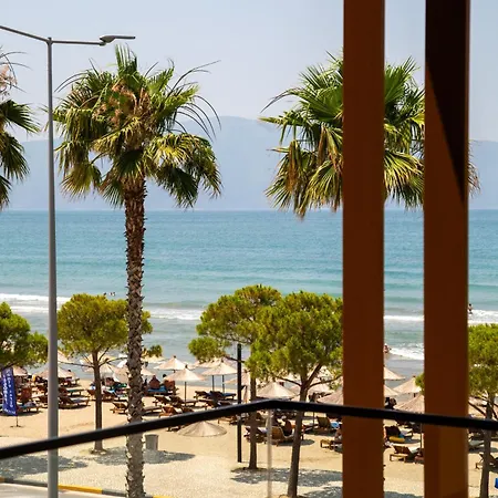 Miramare Boutique מלון Vlorë