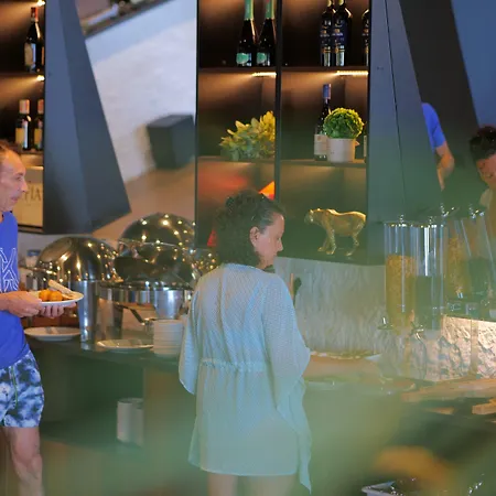 מלון Miramare Boutique